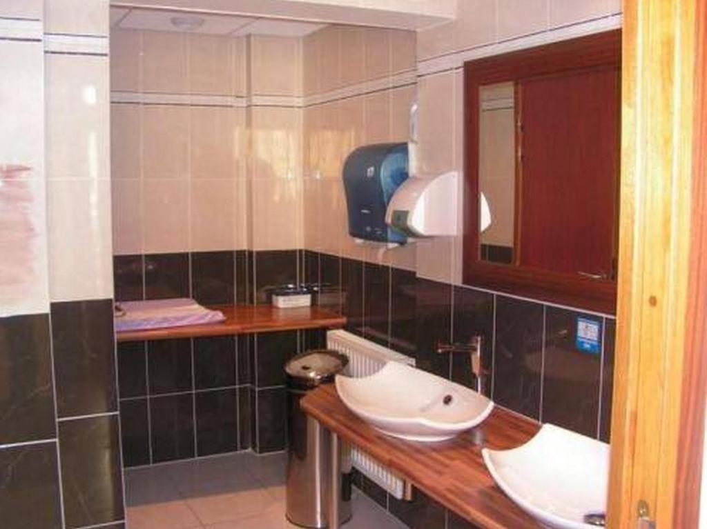 Au P'Tit Quinquin Hotel Le Val-Saint-Pere ภายนอก รูปภาพ