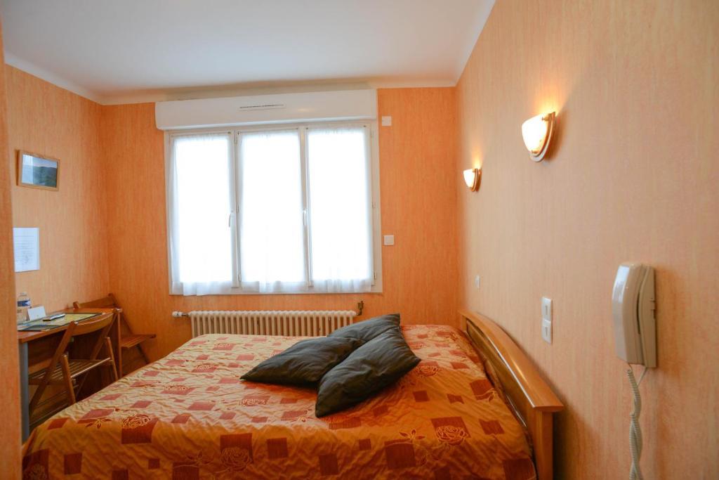 Au P'Tit Quinquin Hotel Le Val-Saint-Pere ภายนอก รูปภาพ