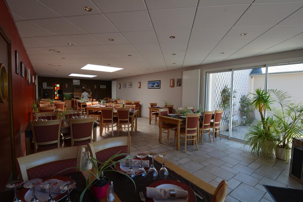 Au P'Tit Quinquin Hotel Le Val-Saint-Pere ภายนอก รูปภาพ
