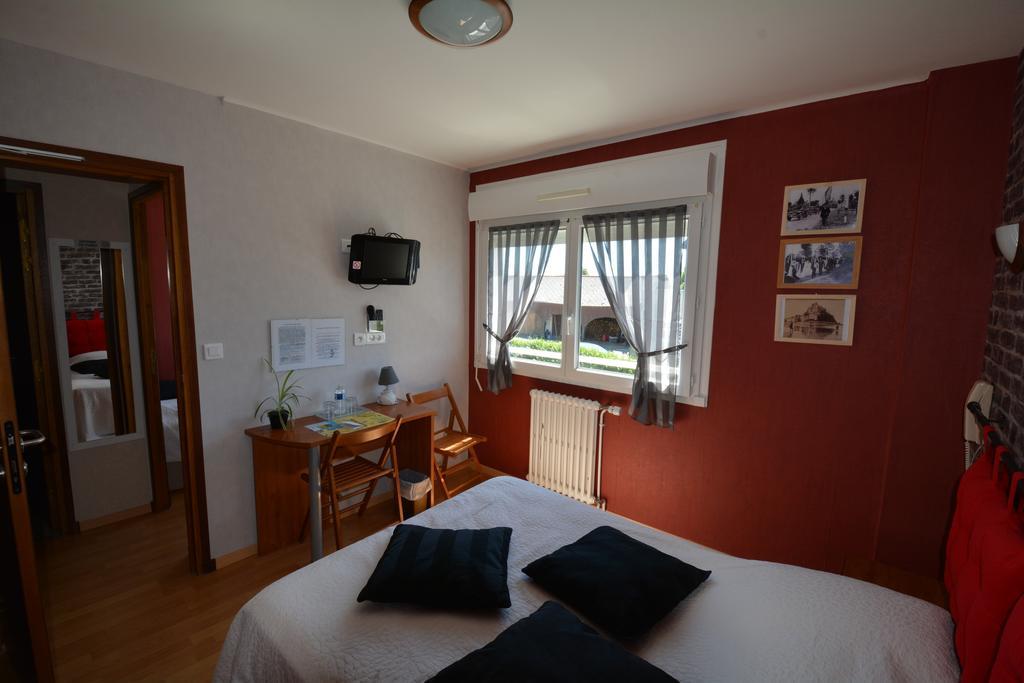 Au P'Tit Quinquin Hotel Le Val-Saint-Pere ภายนอก รูปภาพ