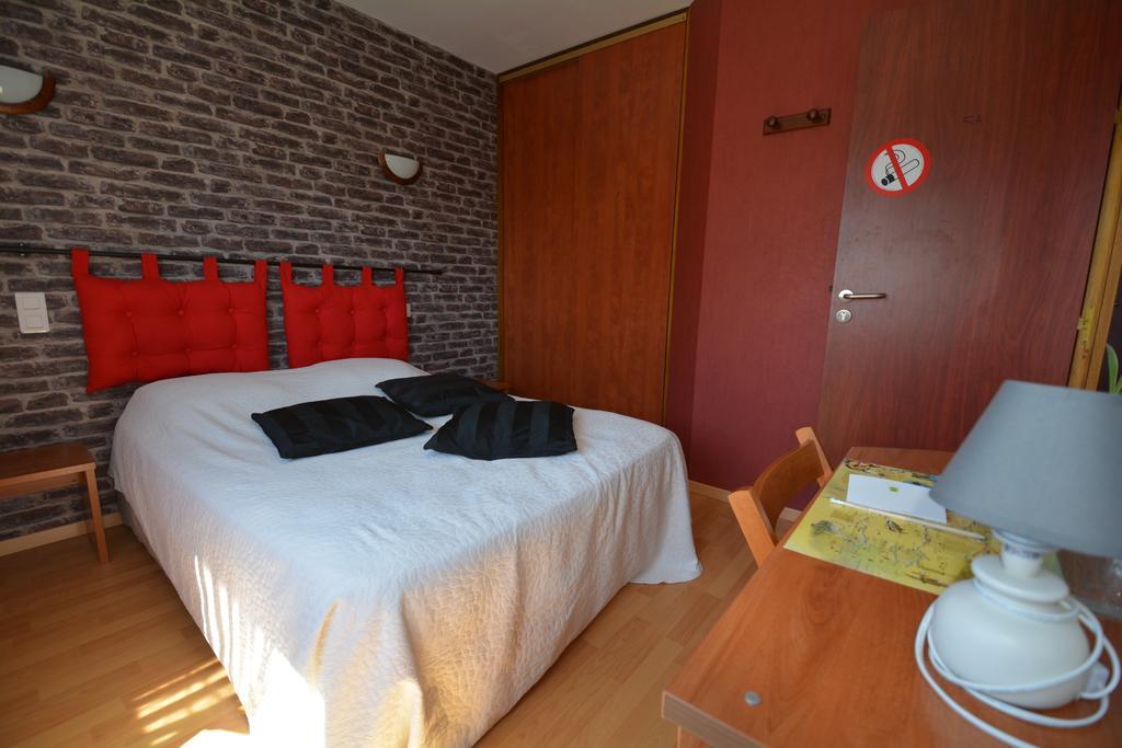 Au P'Tit Quinquin Hotel Le Val-Saint-Pere ภายนอก รูปภาพ