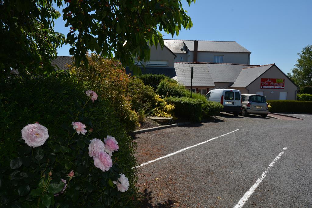 Au P'Tit Quinquin Hotel Le Val-Saint-Pere ภายนอก รูปภาพ