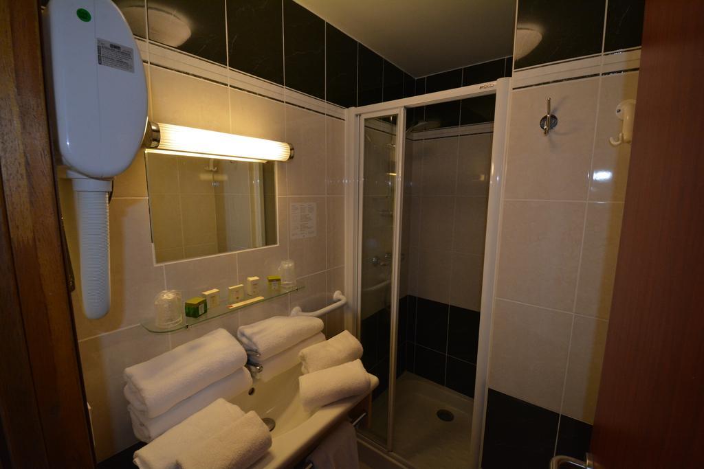 Au P'Tit Quinquin Hotel Le Val-Saint-Pere ภายนอก รูปภาพ