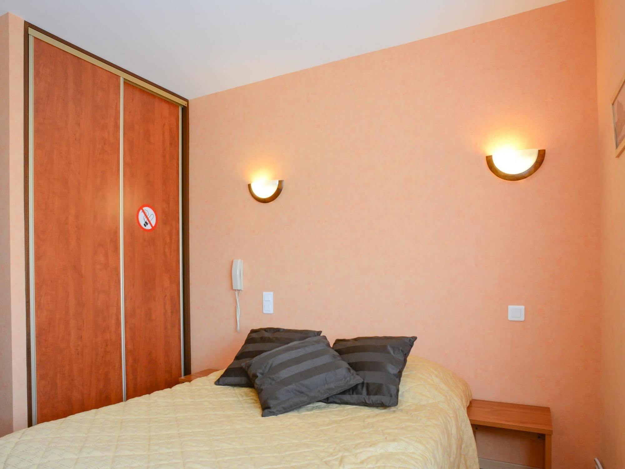 Au P'Tit Quinquin Hotel Le Val-Saint-Pere ภายนอก รูปภาพ