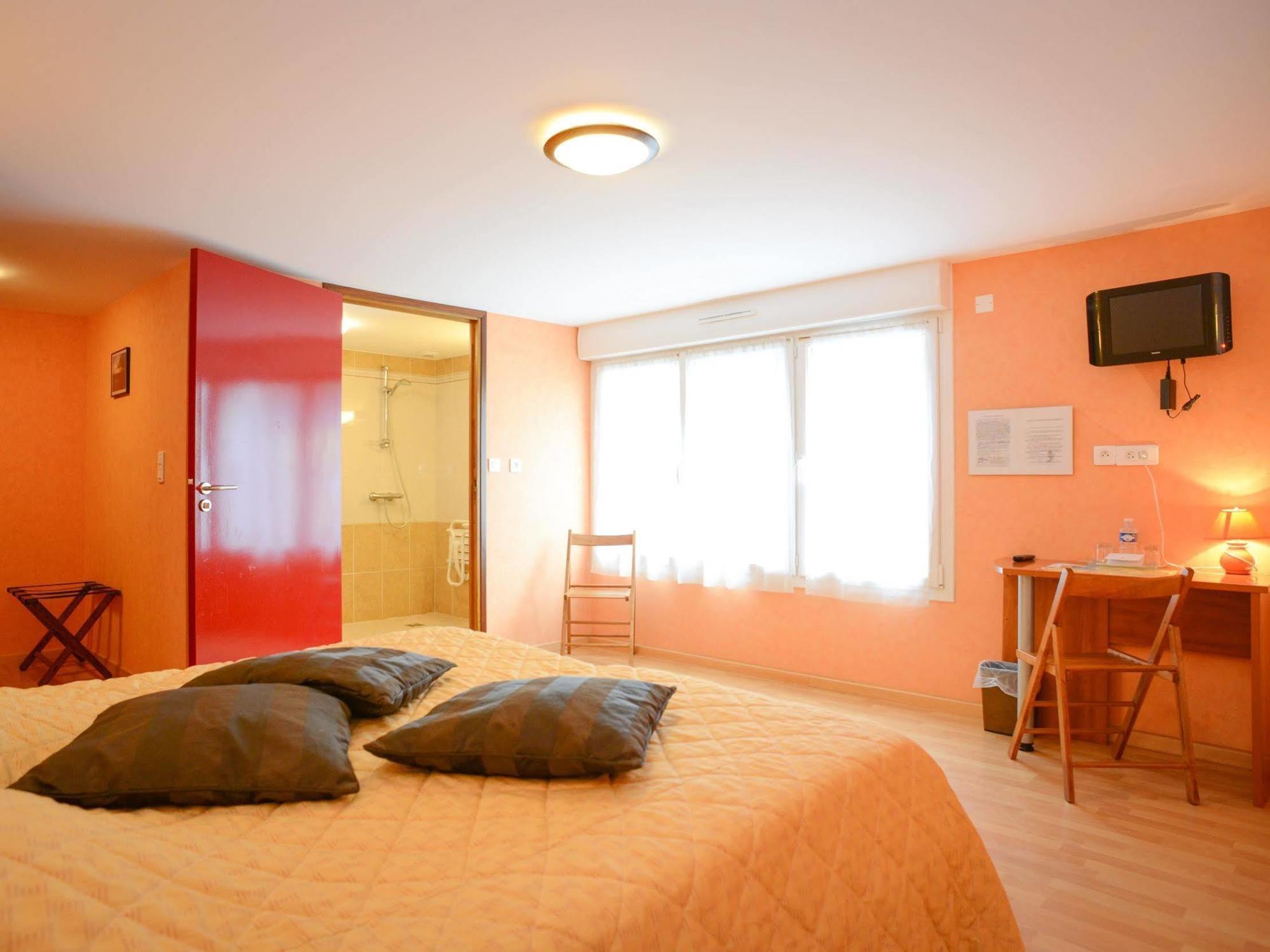 Au P'Tit Quinquin Hotel Le Val-Saint-Pere ภายนอก รูปภาพ