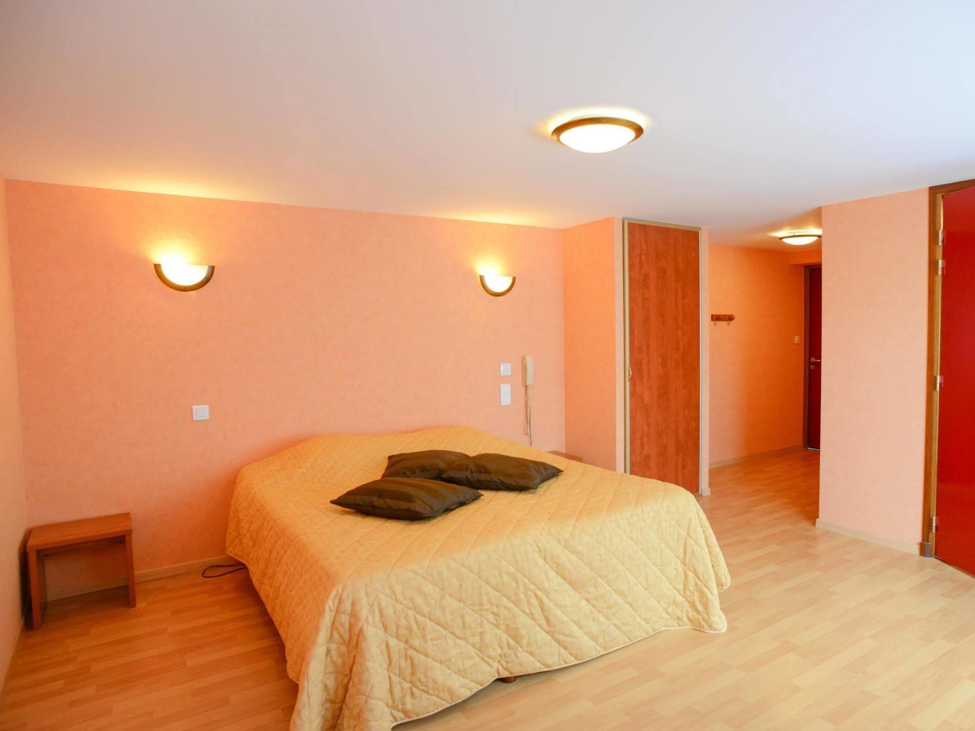 Au P'Tit Quinquin Hotel Le Val-Saint-Pere ภายนอก รูปภาพ