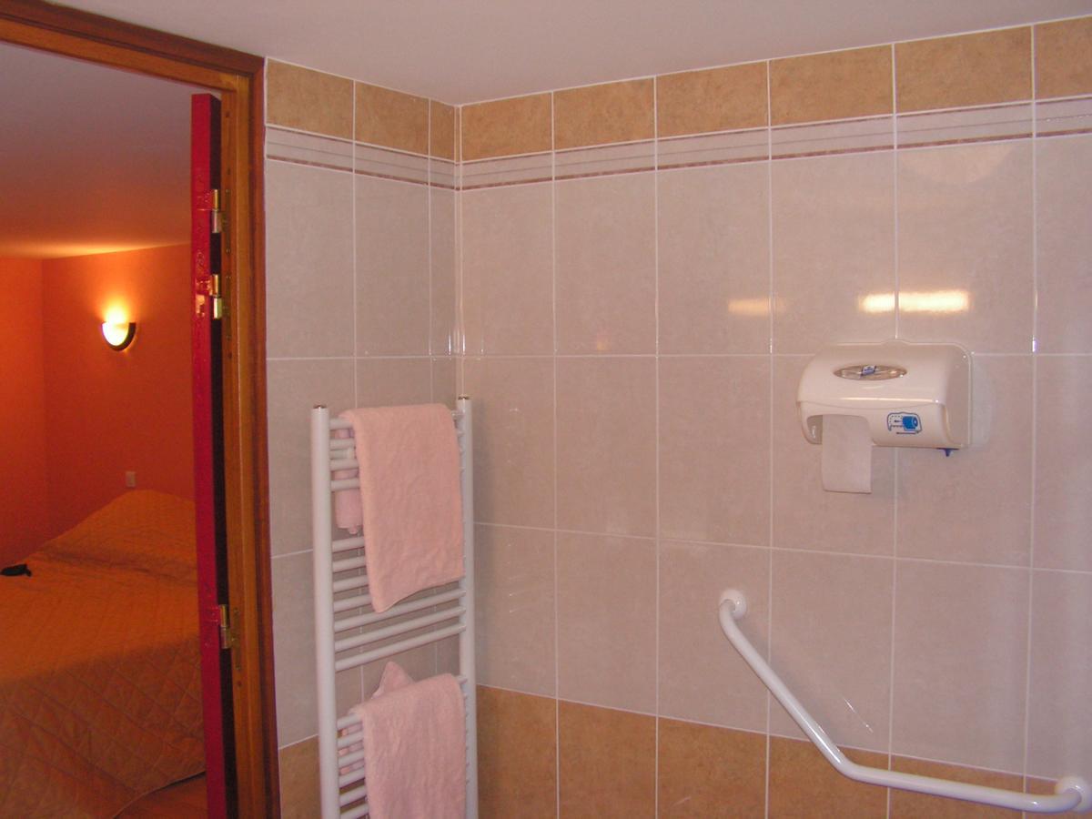 Au P'Tit Quinquin Hotel Le Val-Saint-Pere ภายนอก รูปภาพ