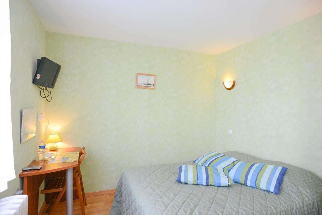 Au P'Tit Quinquin Hotel Le Val-Saint-Pere ภายนอก รูปภาพ