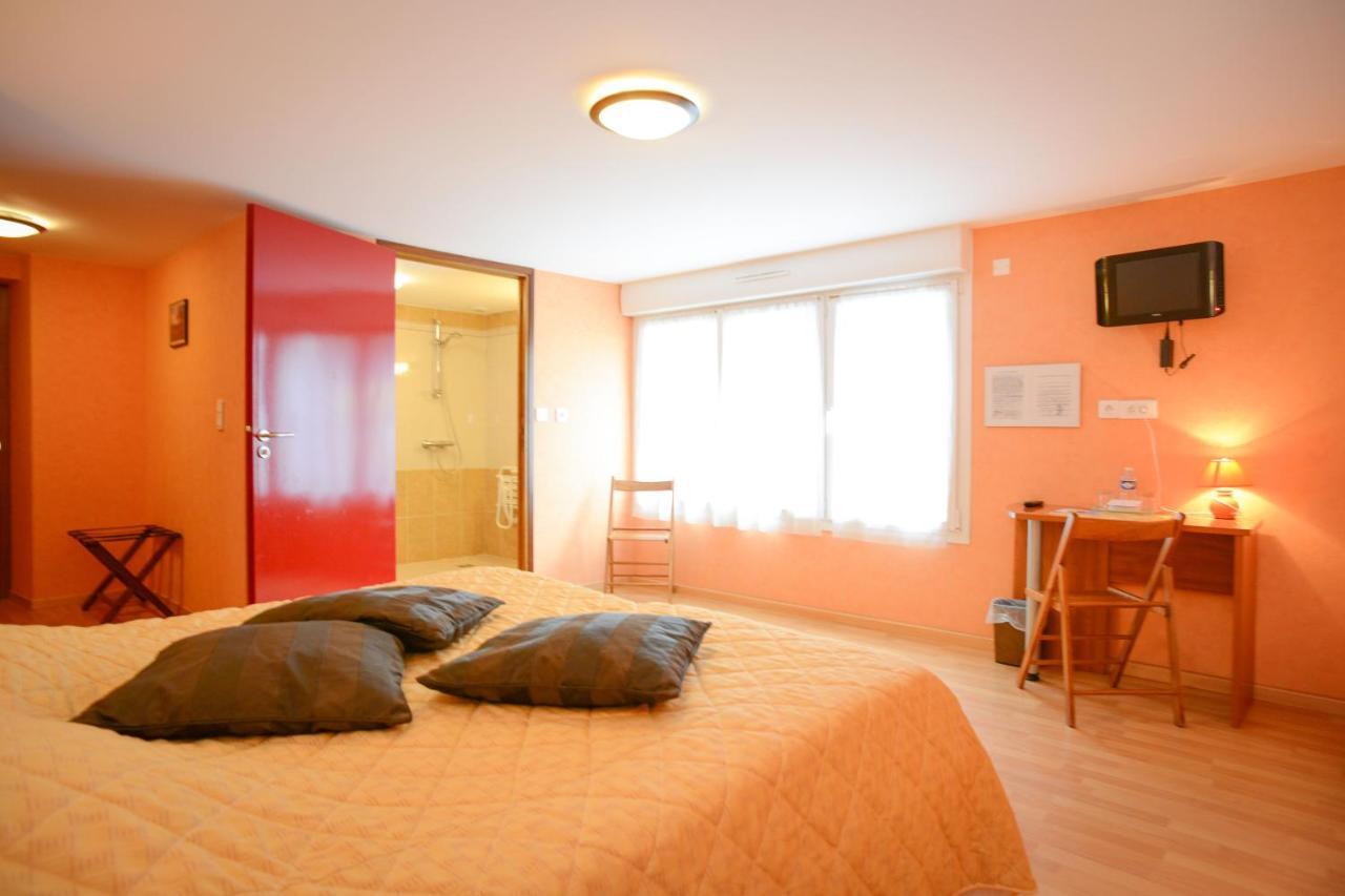 Au P'Tit Quinquin Hotel Le Val-Saint-Pere ภายนอก รูปภาพ